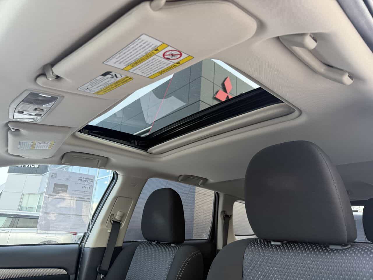 2018 Mitsubishi Outlander ES AWC, Sièges chauffants, 7 passagers, Bluetooth - Image 14