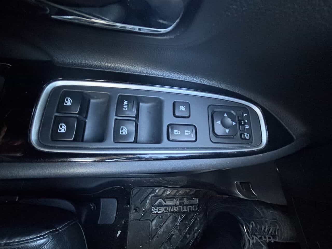 Image 18 Mitsubishi Outlander PHEV SE Touring AWD, TOIT OUVRANT, CAMÉRA DE RECUL 2018