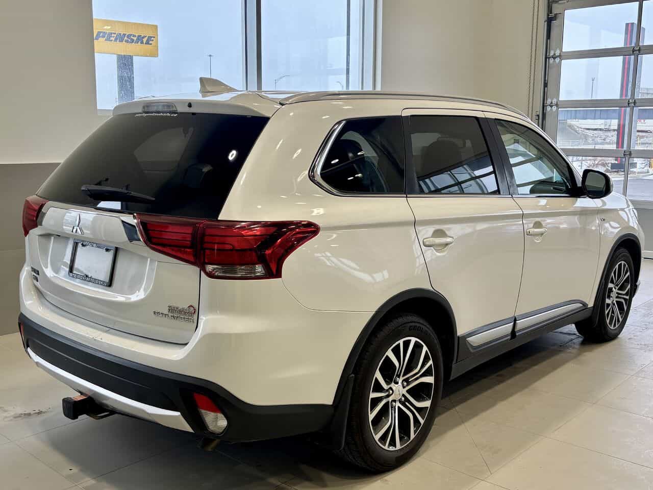 2018 Mitsubishi Outlander Gt Awd, V6, Toit Ouvrant, Sièges Chauff - Image 8