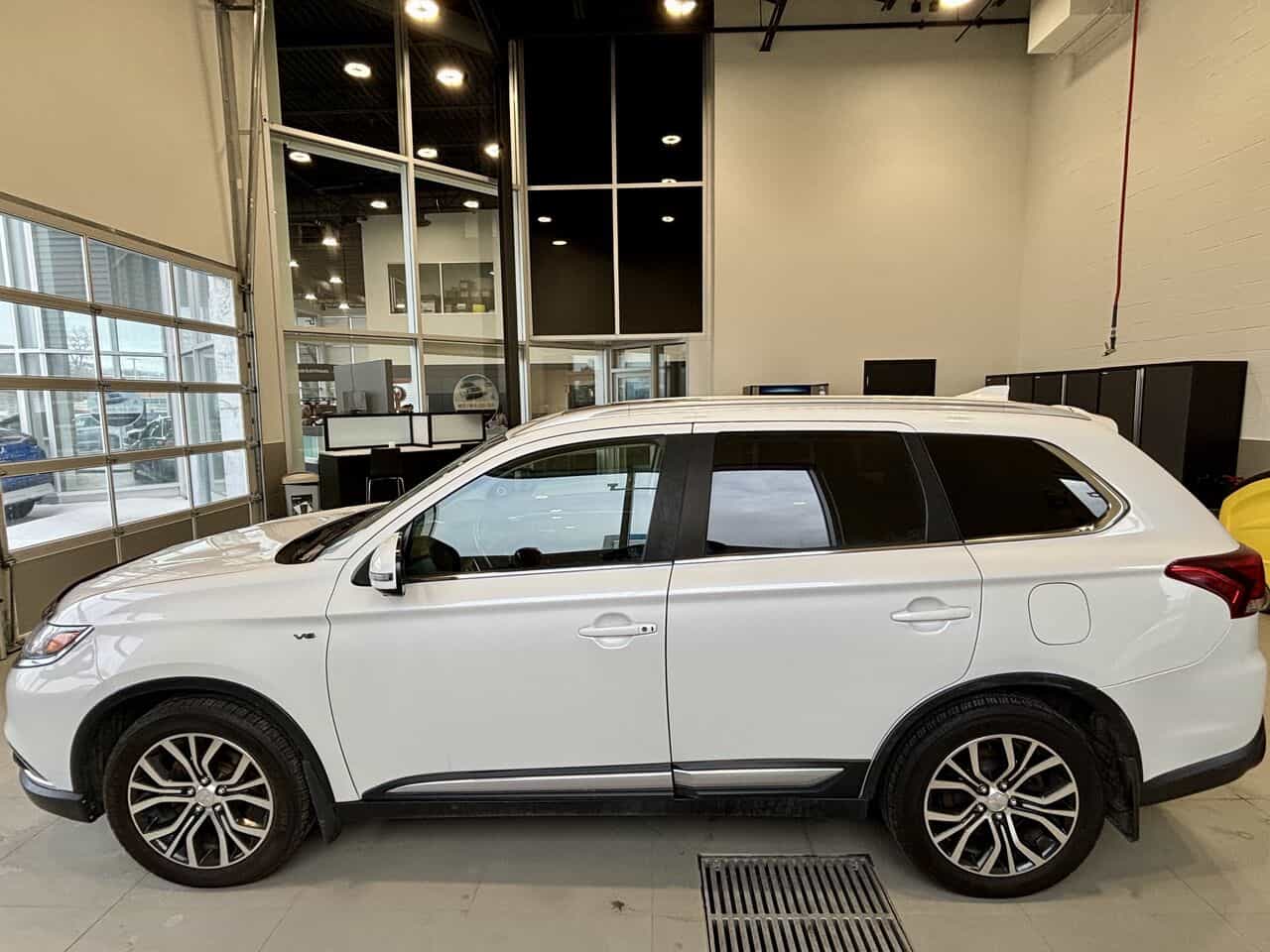 2018 Mitsubishi Outlander Gt Awd, V6, Toit Ouvrant, Sièges Chauff - Image 12