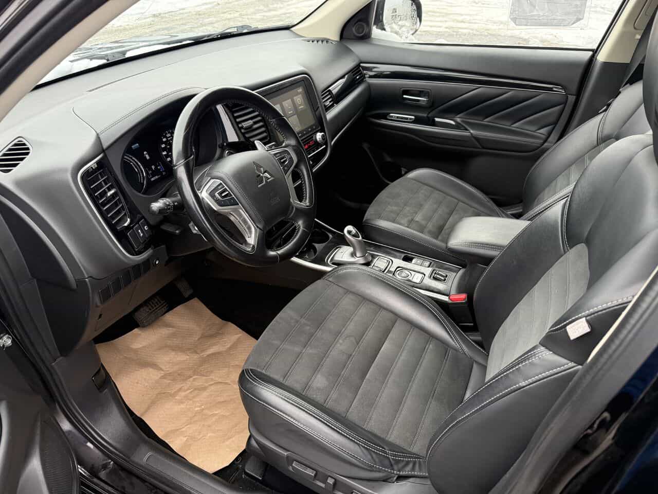 2020 Mitsubishi Outlander PHEV SE S-AWC, Hybride, Sièges chauffants, Garantie 2031 - Image 12