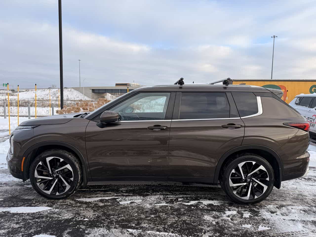 2022 Mitsubishi Outlander Le Awd, Toit Ouvrant Pano, Sièges Chauffants - Image 2