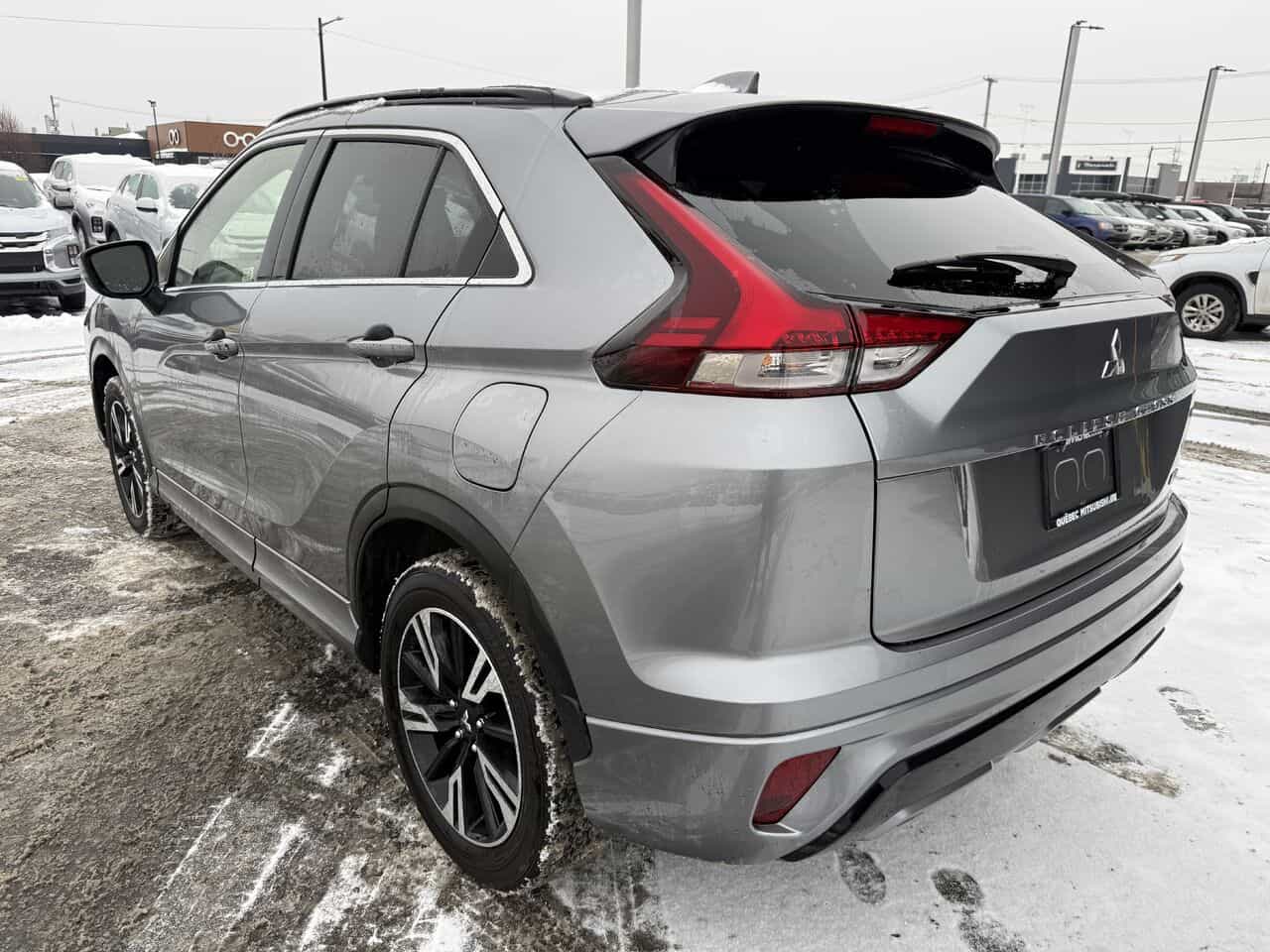 2023 Mitsubishi Eclipse Cross GT S-AWC, Cuir, Hud, Toit Pano, Démarreur à distance - Image 3