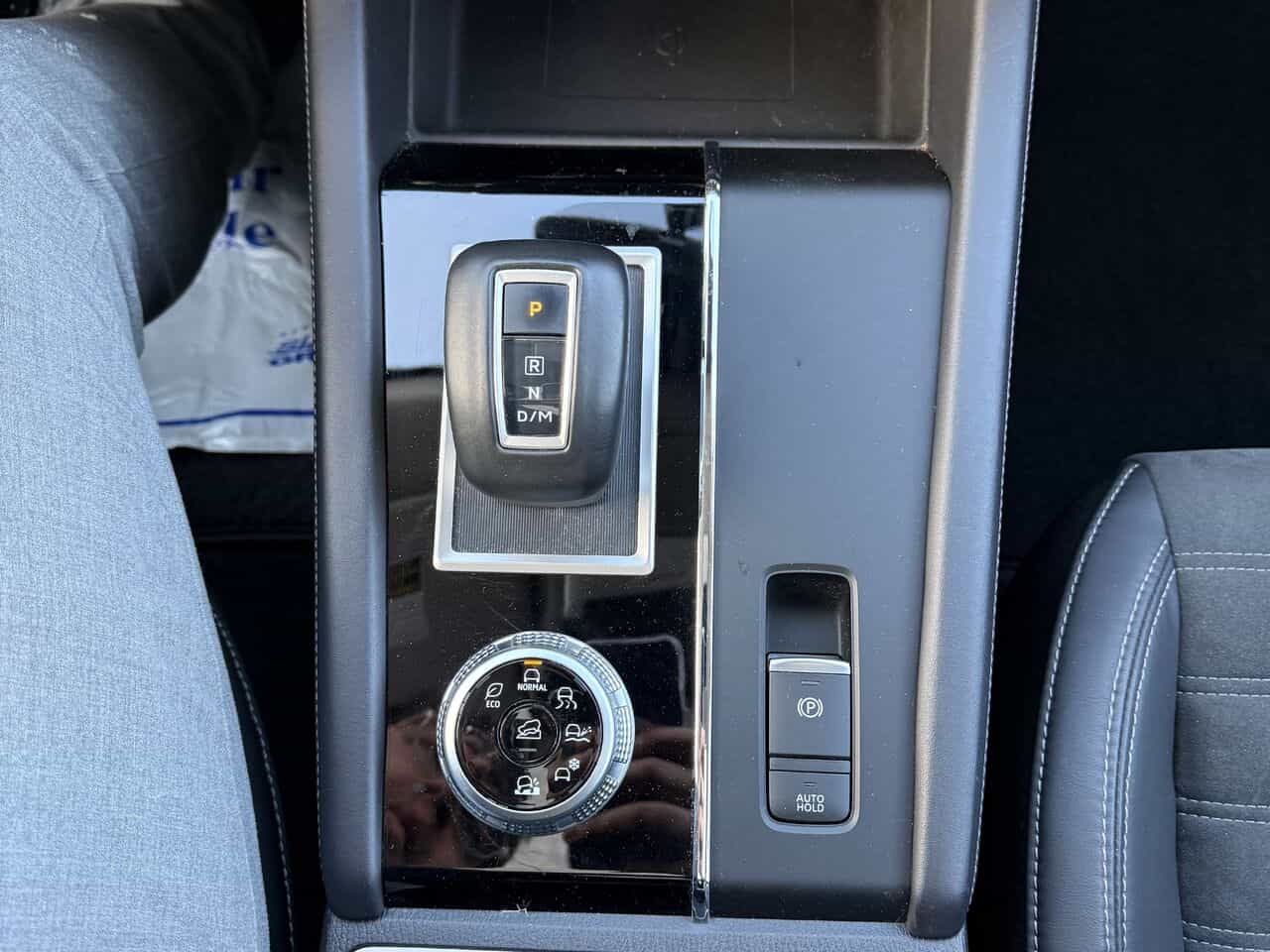 2022 Mitsubishi Outlander LE Premium AWD, TOIT PANORAMIQUE, SIÈGES CHAUFF - Image 20