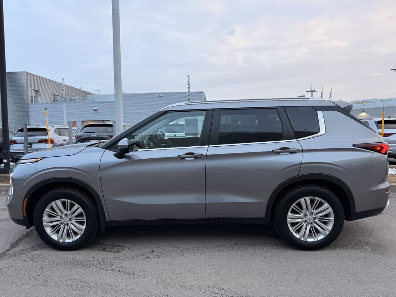 2023 Mitsubishi Outlander Se Awd, Toit Ouvrant Pano, Sièges Chauffants - Image 2