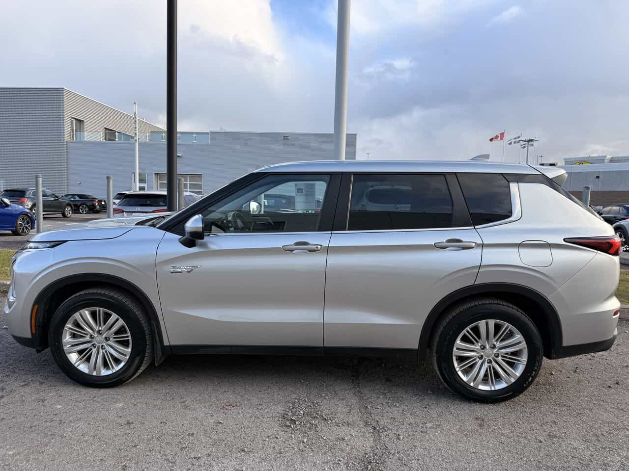 2023 Mitsubishi Outlander PHEV Es S-Awd, Garantie 2032, Hybride, Caméra De Recul - Image 2