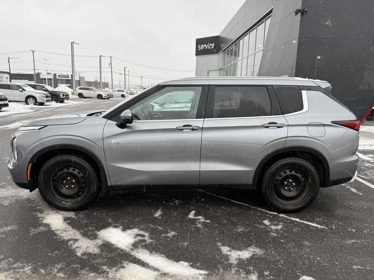 Image 2 Mitsubishi Outlander PHEV LE S-AWC, Hybride, 7 passagers, Siège électrique 2024