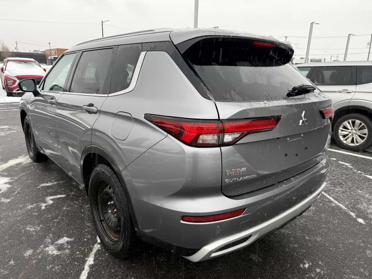 Image 3 Mitsubishi Outlander PHEV LE S-AWC, Hybride, 7 passagers, Siège électrique 2024