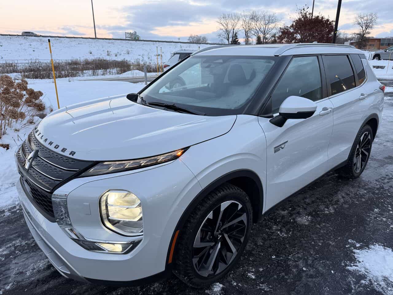 2023 Mitsubishi Outlander PHEV Sel Awd, Toit Panoramqiue, Volant Chauffant - Image 6