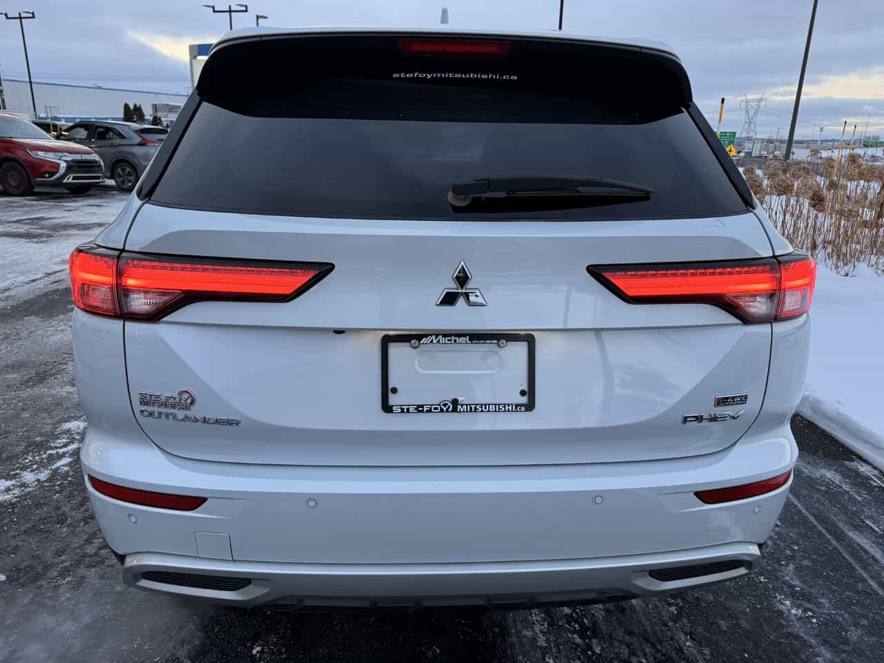 2023 Mitsubishi Outlander PHEV Sel Awd, Toit Panoramqiue, Volant Chauffant - Image 7
