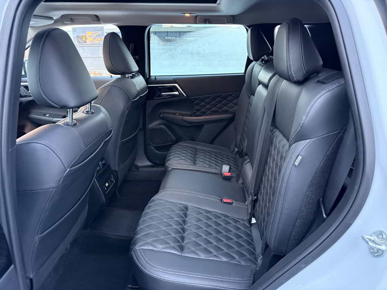 2023 Mitsubishi Outlander PHEV Sel Awd, Toit Panoramqiue, Volant Chauffant - Image 10