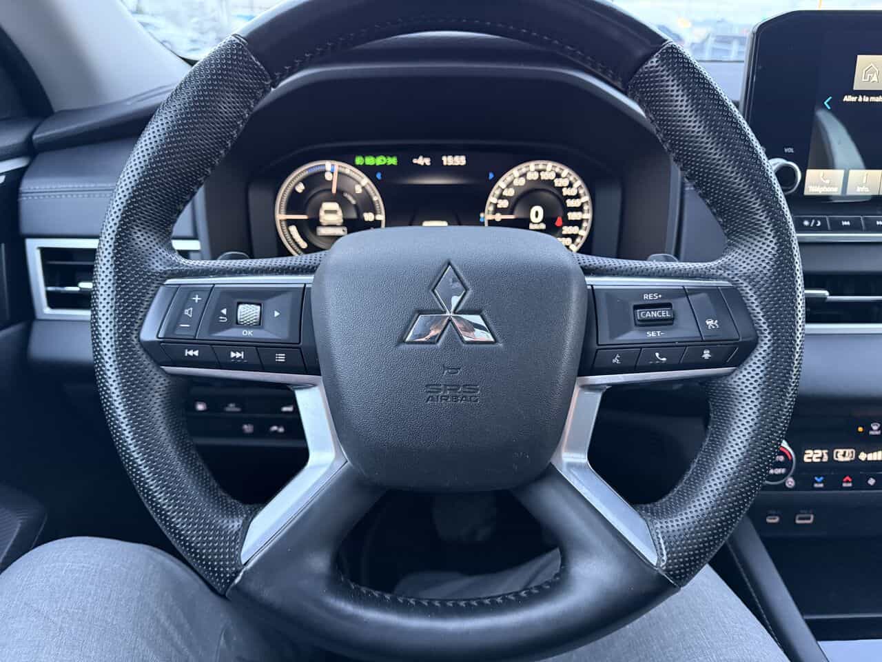 2023 Mitsubishi Outlander PHEV Sel Awd, Toit Panoramqiue, Volant Chauffant - Image 14