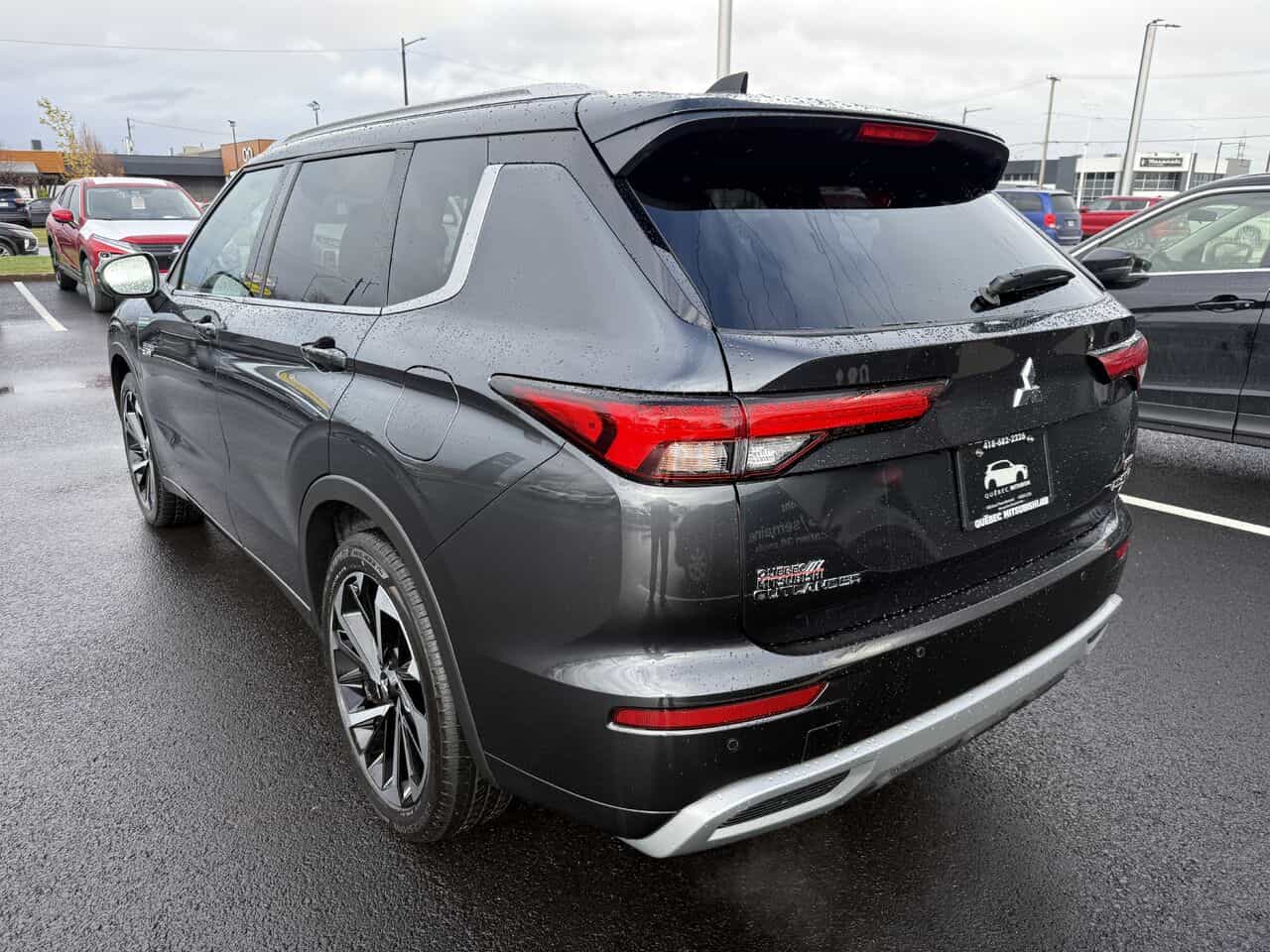 2025 Mitsubishi Outlander PHEV GT S-AWC, Hybride, Cuir, Toit pano, Volant chauffant, Garantie 2035 - Image 3