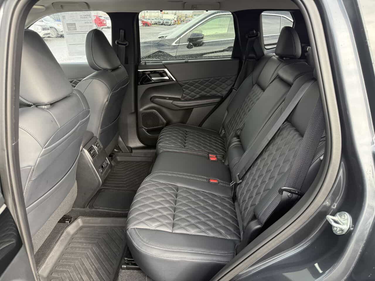 2025 Mitsubishi Outlander PHEV GT S-AWC, Hybride, Cuir, Toit pano, Volant chauffant, Garantie 2035 - Image 10