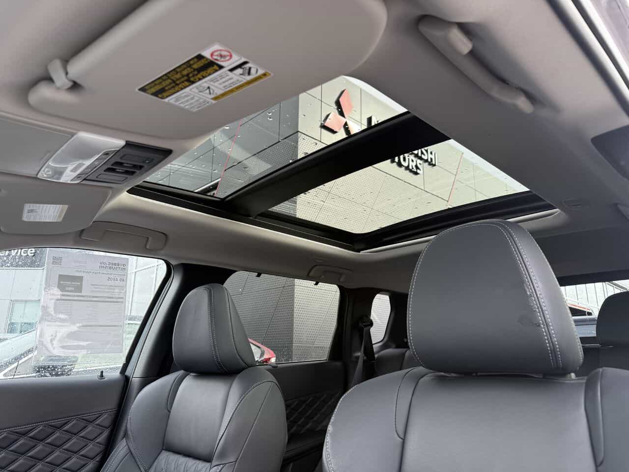 2025 Mitsubishi Outlander PHEV GT S-AWC, Hybride, Cuir, Toit pano, Volant chauffant, Garantie 2035 - Image 14