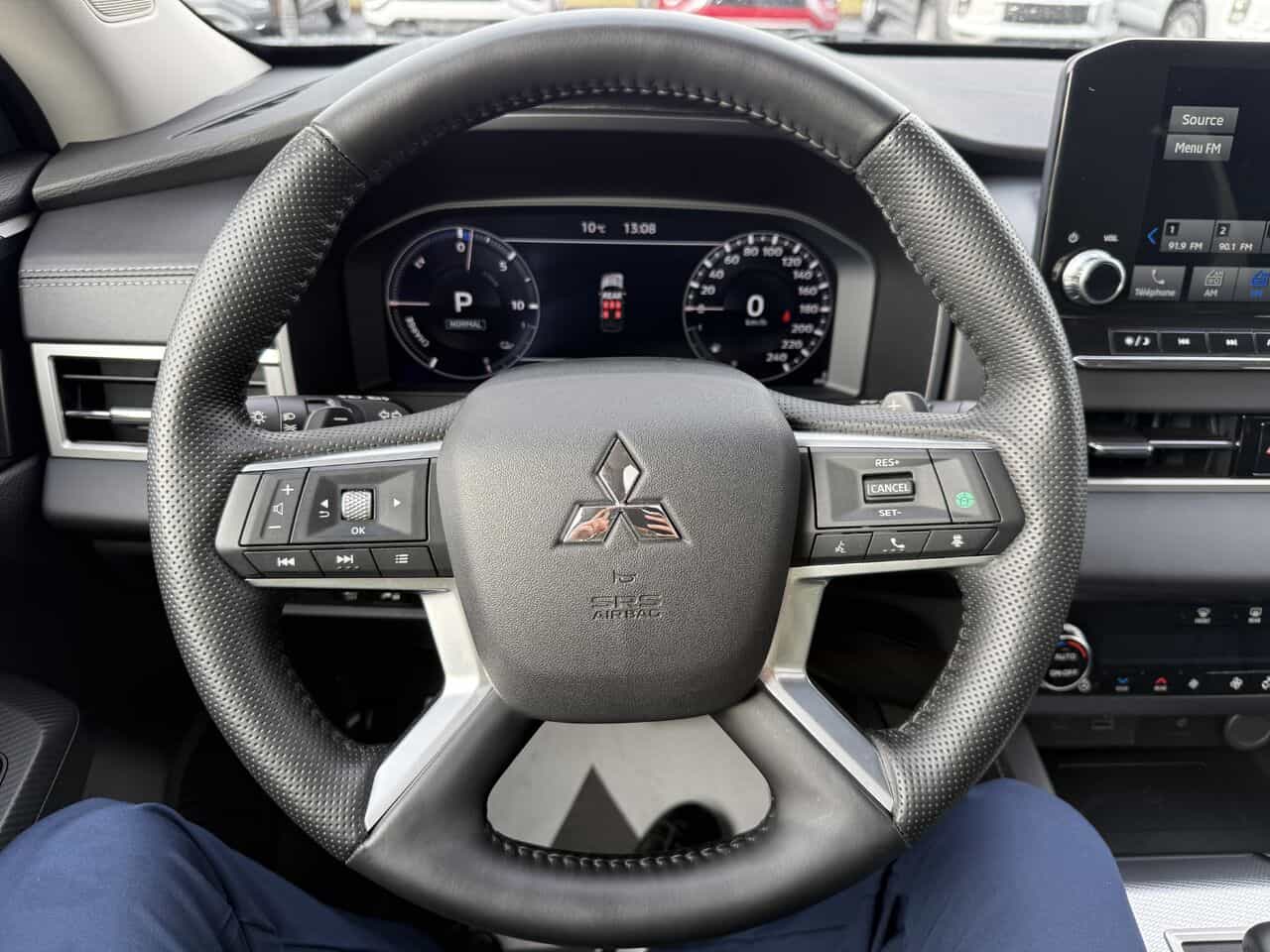 2025 Mitsubishi Outlander PHEV GT S-AWC, Hybride, Cuir, Toit pano, Volant chauffant, Garantie 2035 - Image 16