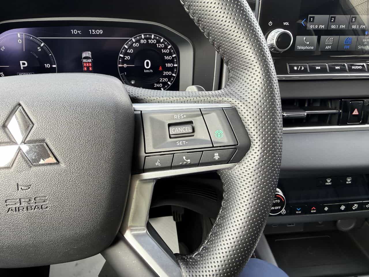 2025 Mitsubishi Outlander PHEV GT S-AWC, Hybride, Cuir, Toit pano, Volant chauffant, Garantie 2035 - Image 19