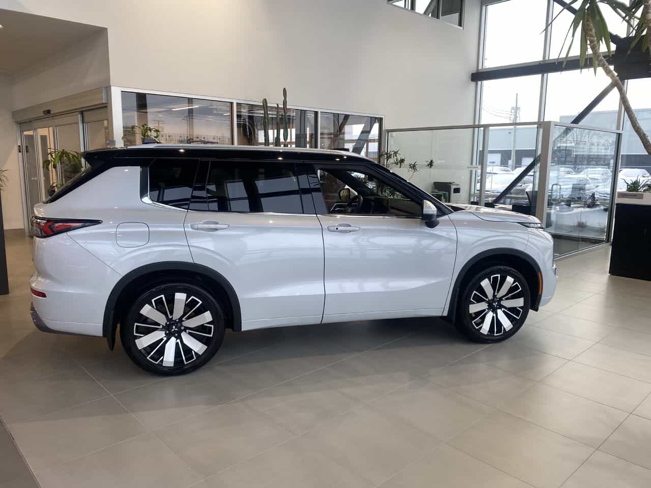 2025 Mitsubishi Outlander Outlander Gt S-Awc - Image 3