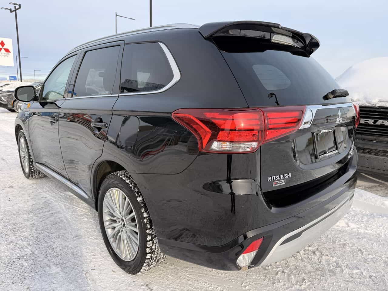 2019 Mitsubishi Outlander PHEV Se S-Awc - Image 3