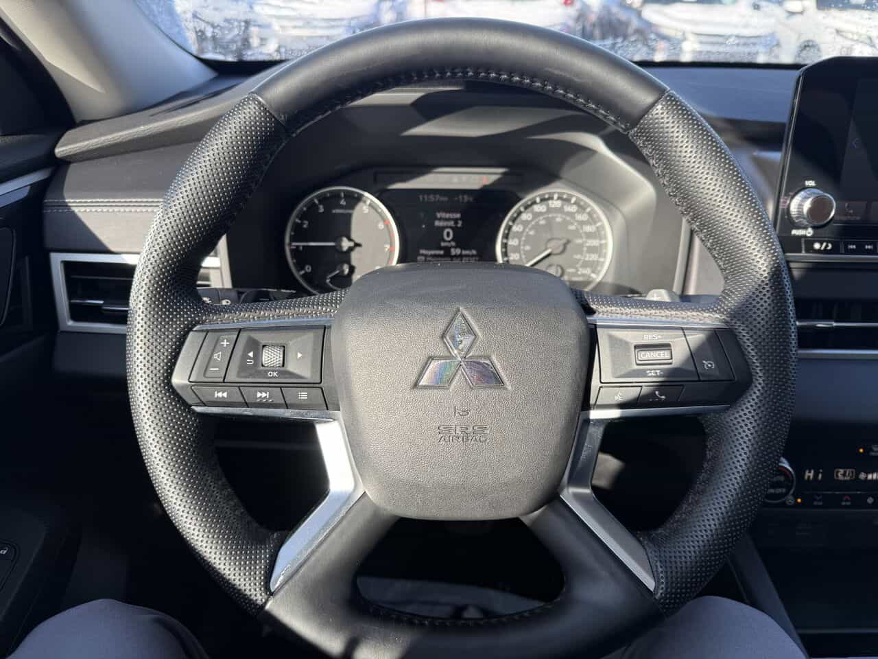 2023 Mitsubishi Outlander SE S-AWC, Sièges chauffants, 7 passagers, Toit pano - Image 14