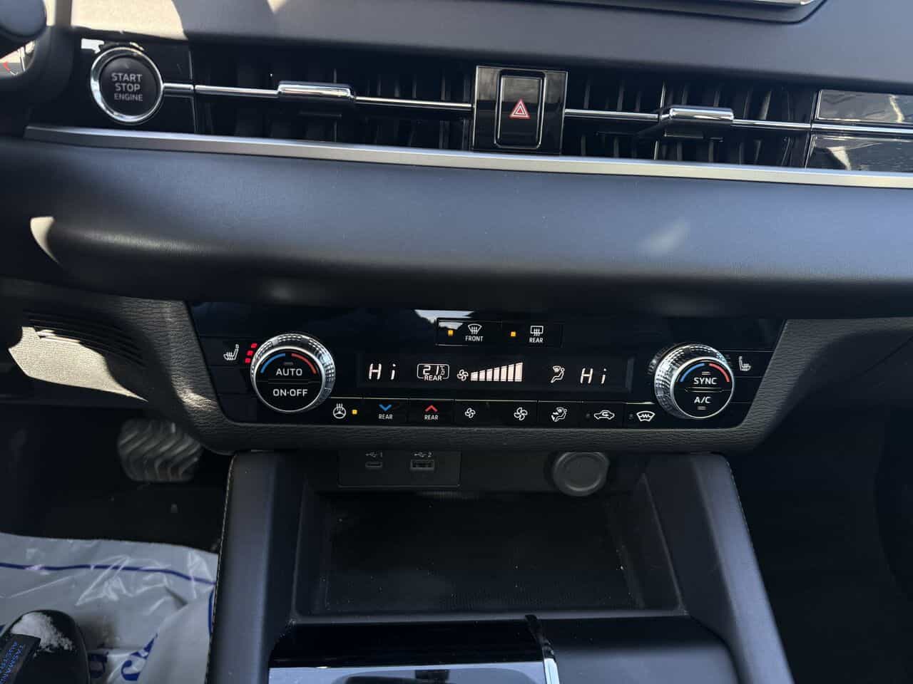 2023 Mitsubishi Outlander SE S-AWC, Sièges chauffants, 7 passagers, Toit pano - Image 21