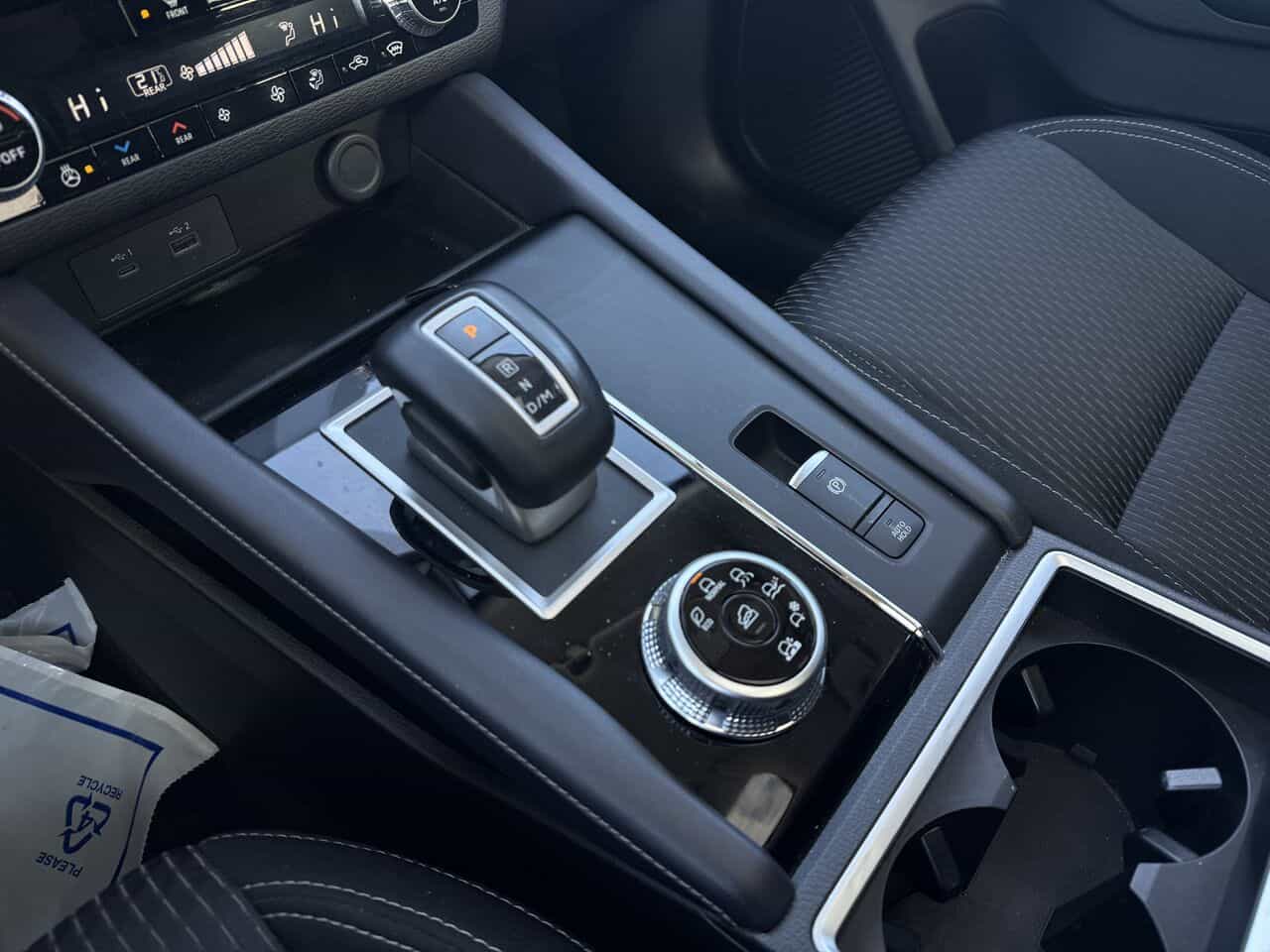 2023 Mitsubishi Outlander SE S-AWC, Sièges chauffants, 7 passagers, Toit pano - Image 22