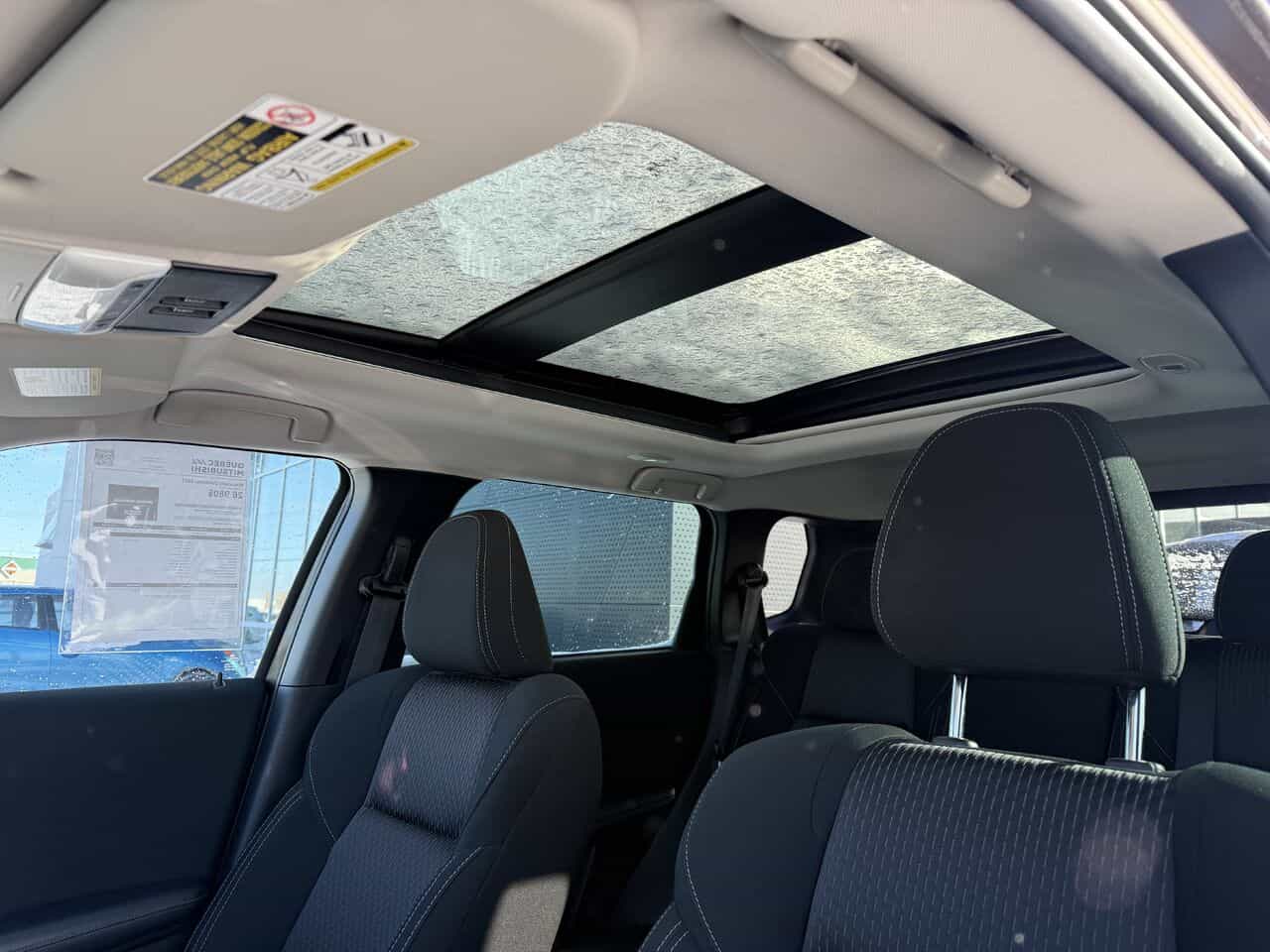 2023 Mitsubishi Outlander SE S-AWC, Sièges chauffants, 7 passagers, Toit pano - Image 23