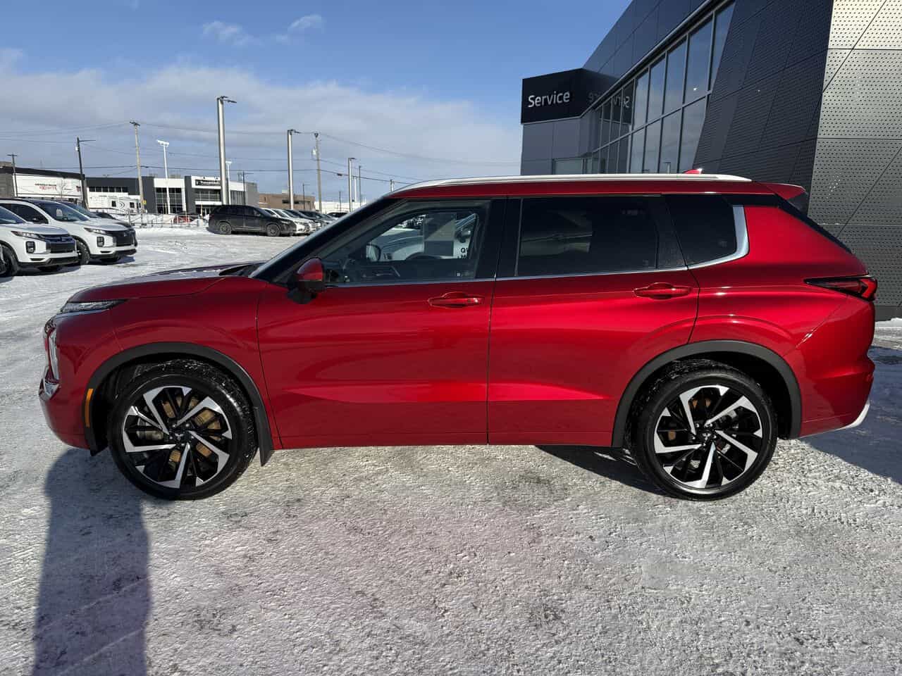 2022 Mitsubishi Outlander GT S-AWC, 7 passagers, Cuir, Toit pano - Image 2