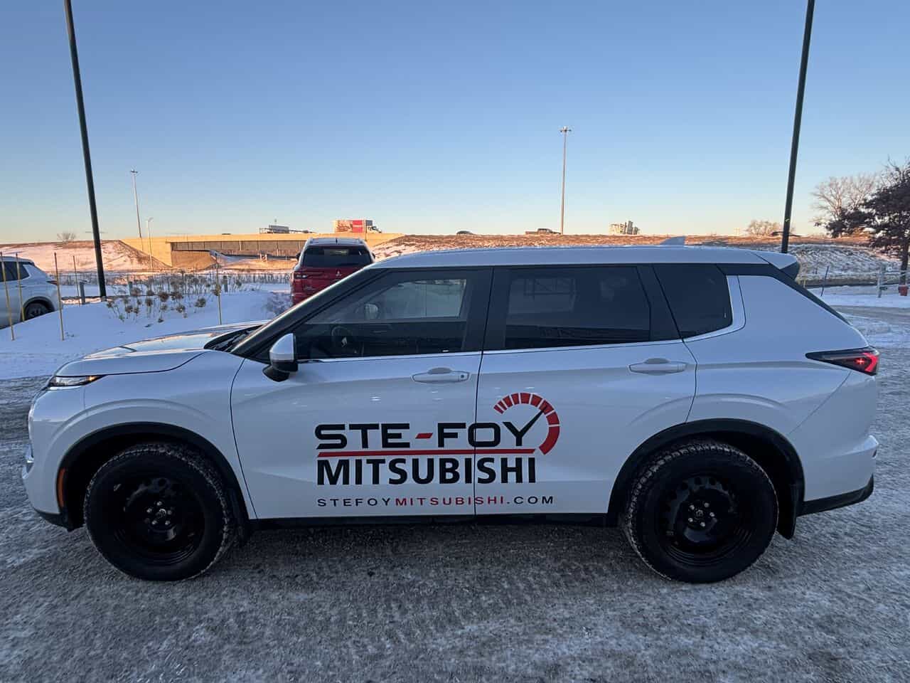 2025 Mitsubishi Outlander Outlander Es S-Awc - Image 2