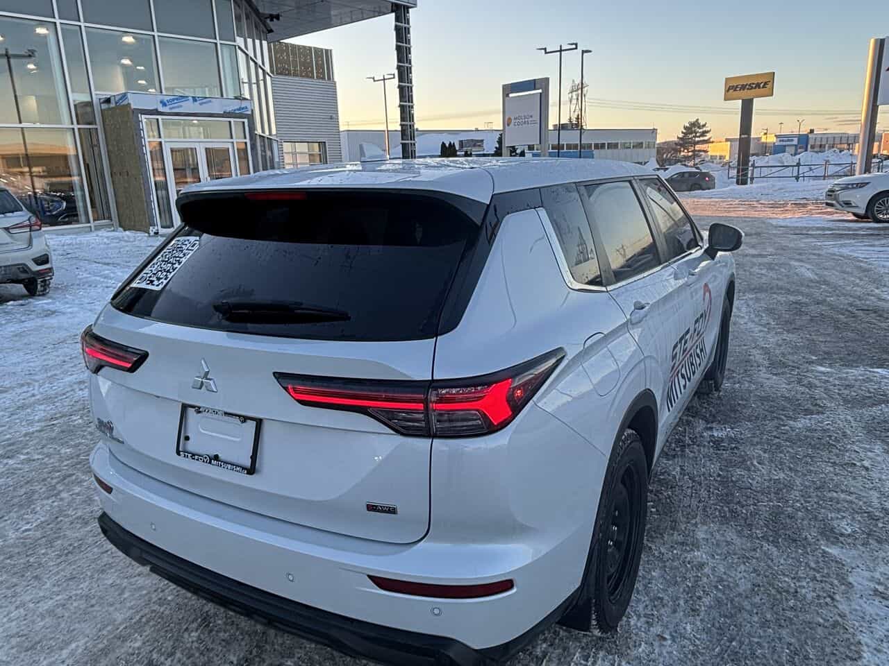 2025 Mitsubishi Outlander Outlander Es S-Awc - Image 3