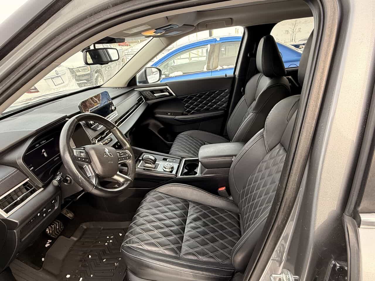 2023 Mitsubishi Outlander PHEV Sel Awd, Toit Panoramqiue, Volant Chauffant - Image 11