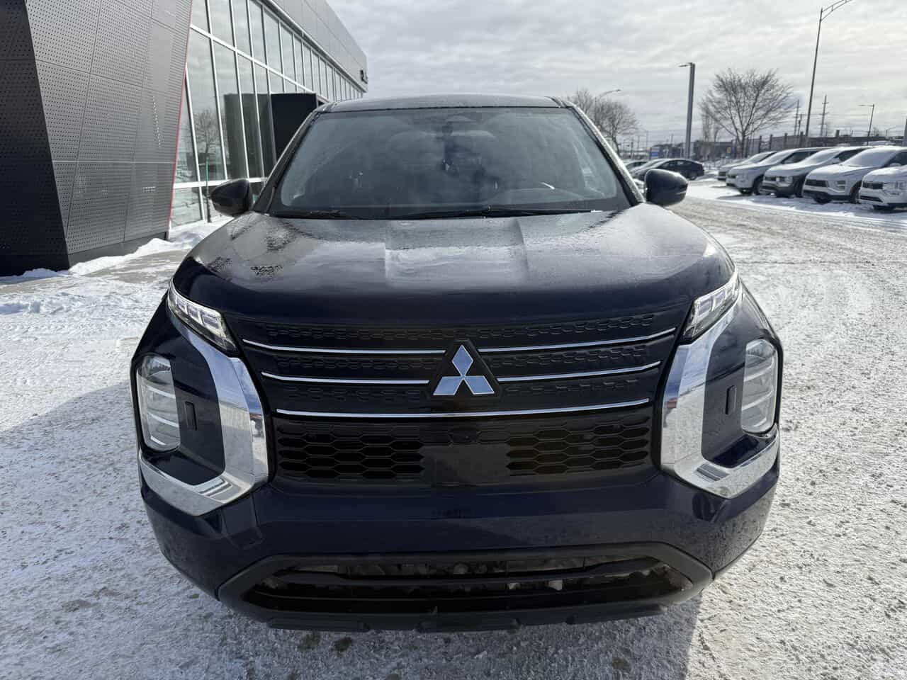 2022 Mitsubishi Outlander ES S-AWC, Sièges chauffants, Apple Carplay/Android auto - Image 6