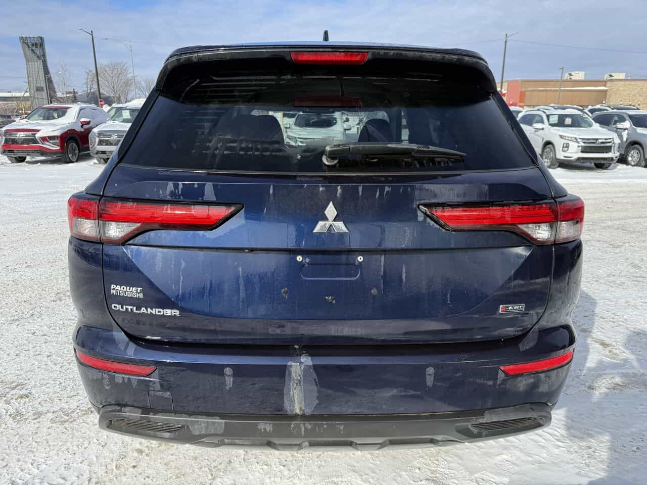 2022 Mitsubishi Outlander ES S-AWC, Sièges chauffants, Apple Carplay/Android auto - Image 7