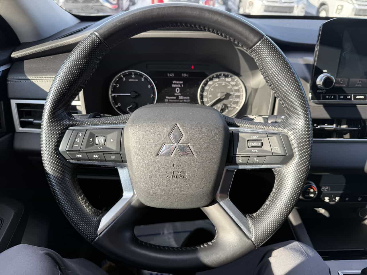 2022 Mitsubishi Outlander ES S-AWC, Sièges chauffants, Apple Carplay/Android auto - Image 15