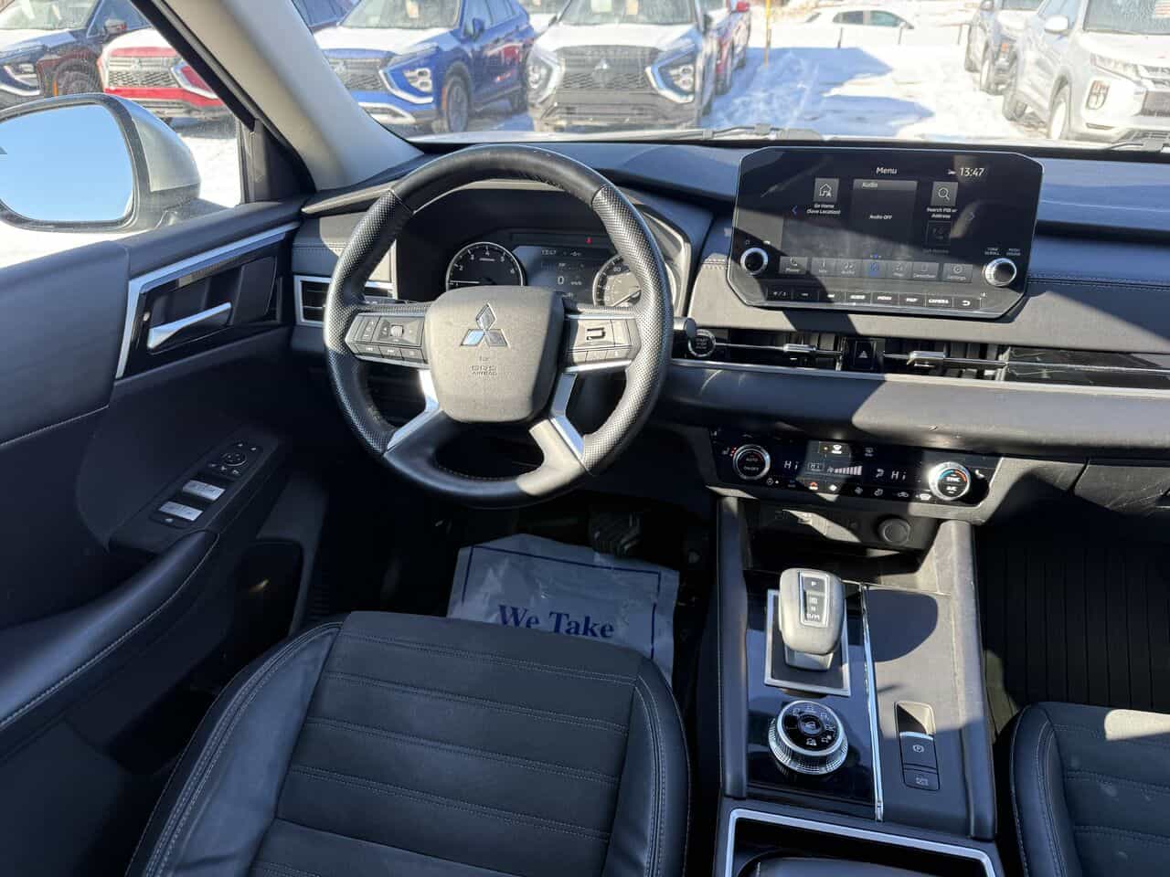 2022 Mitsubishi Outlander LE Premium S-AWC - Image 11