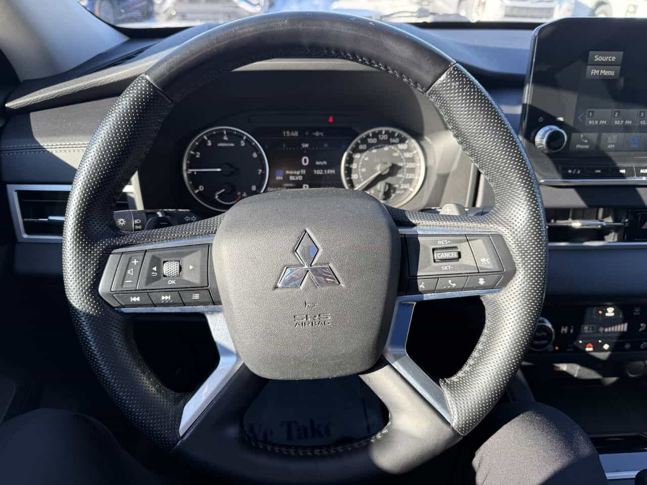 2022 Mitsubishi Outlander LE Premium S-AWC - Image 18