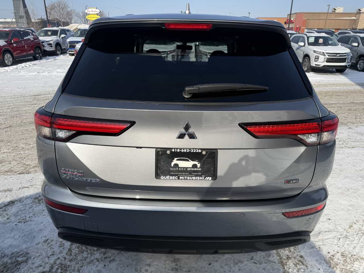 2024 Mitsubishi Outlander ES S-AWC, Sièges chauffants, 7 passagers - Image 6