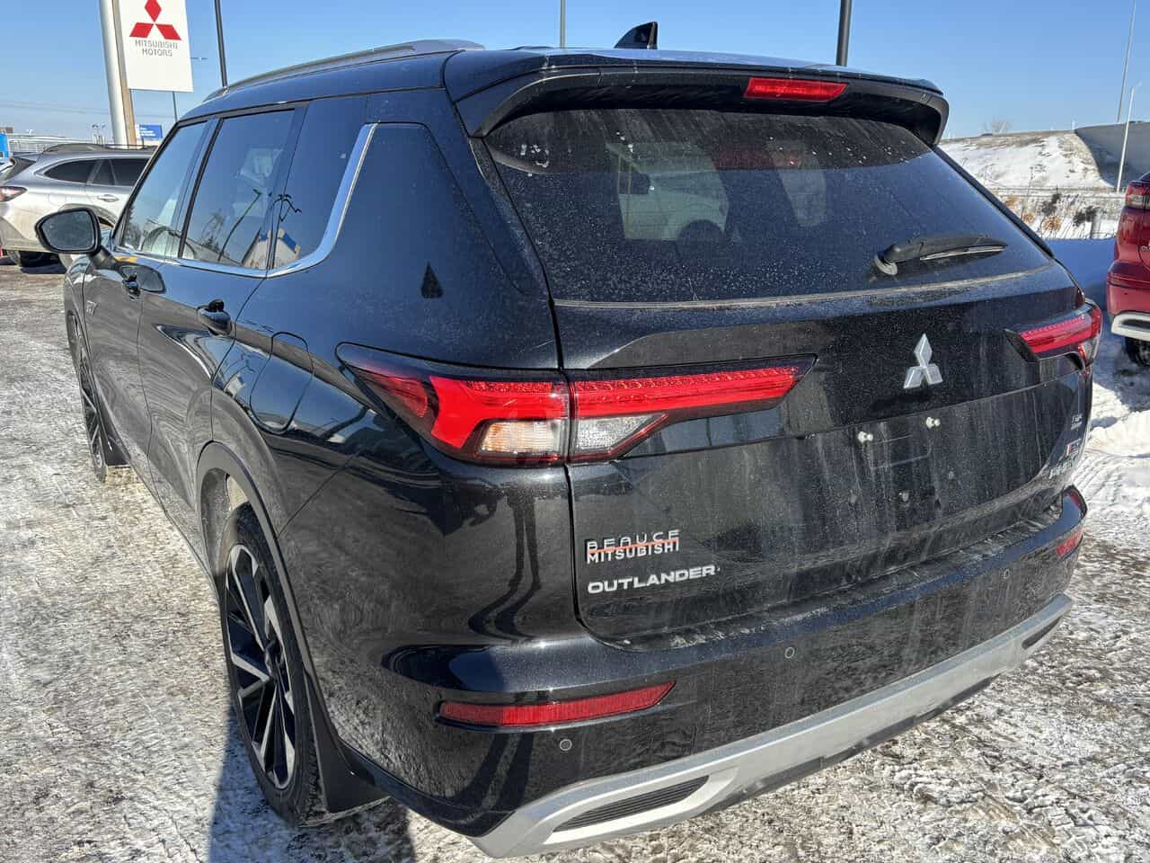 Image 3 Mitsubishi Outlander PHEV GT S-AWC, Hybride, Cuir, Toit ouvrant, Système de son premium 2023