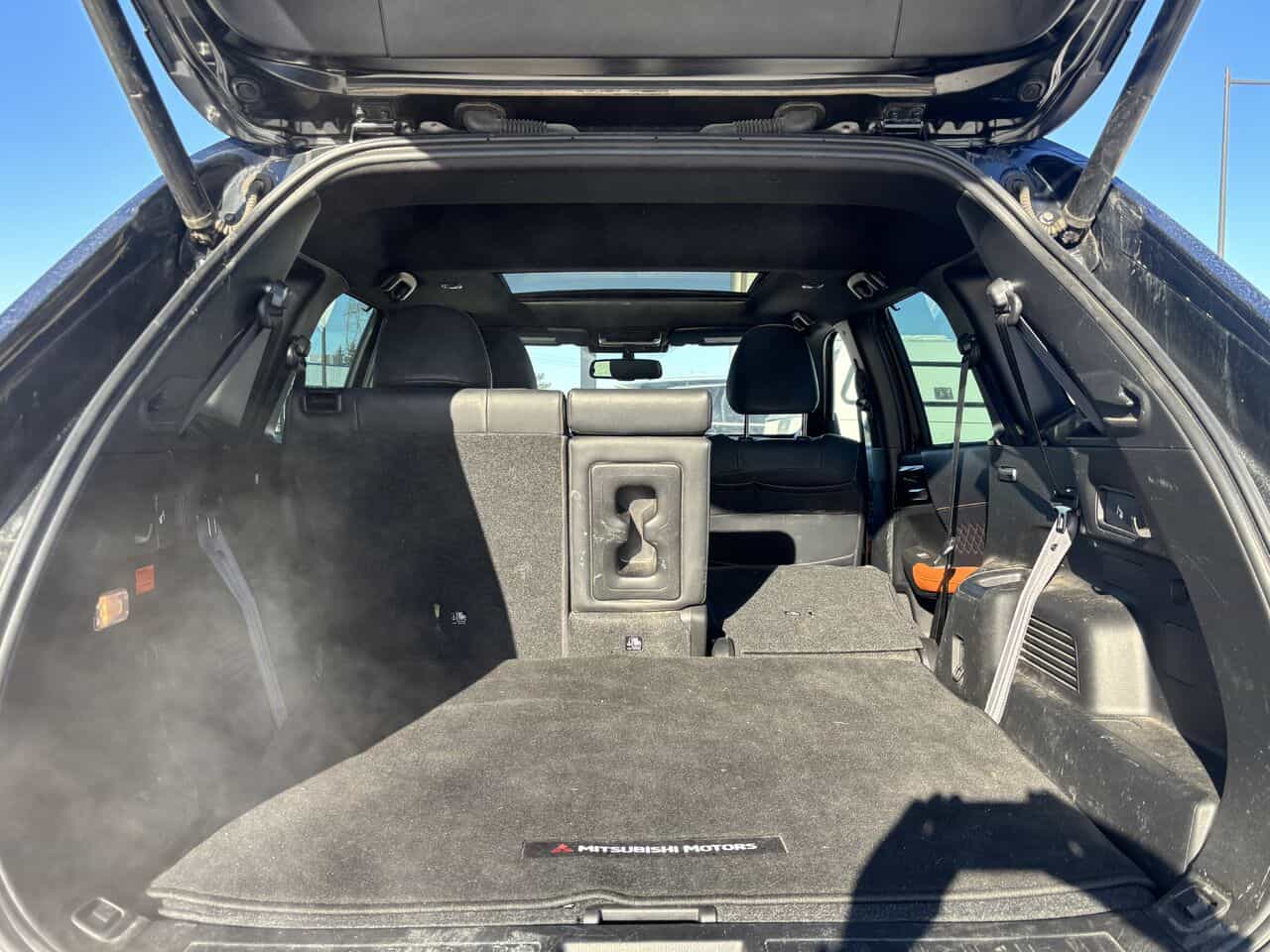 2023 Mitsubishi Outlander PHEV GT S-AWC, Hybride, Cuir, Toit ouvrant, Système de son premium - Image 8