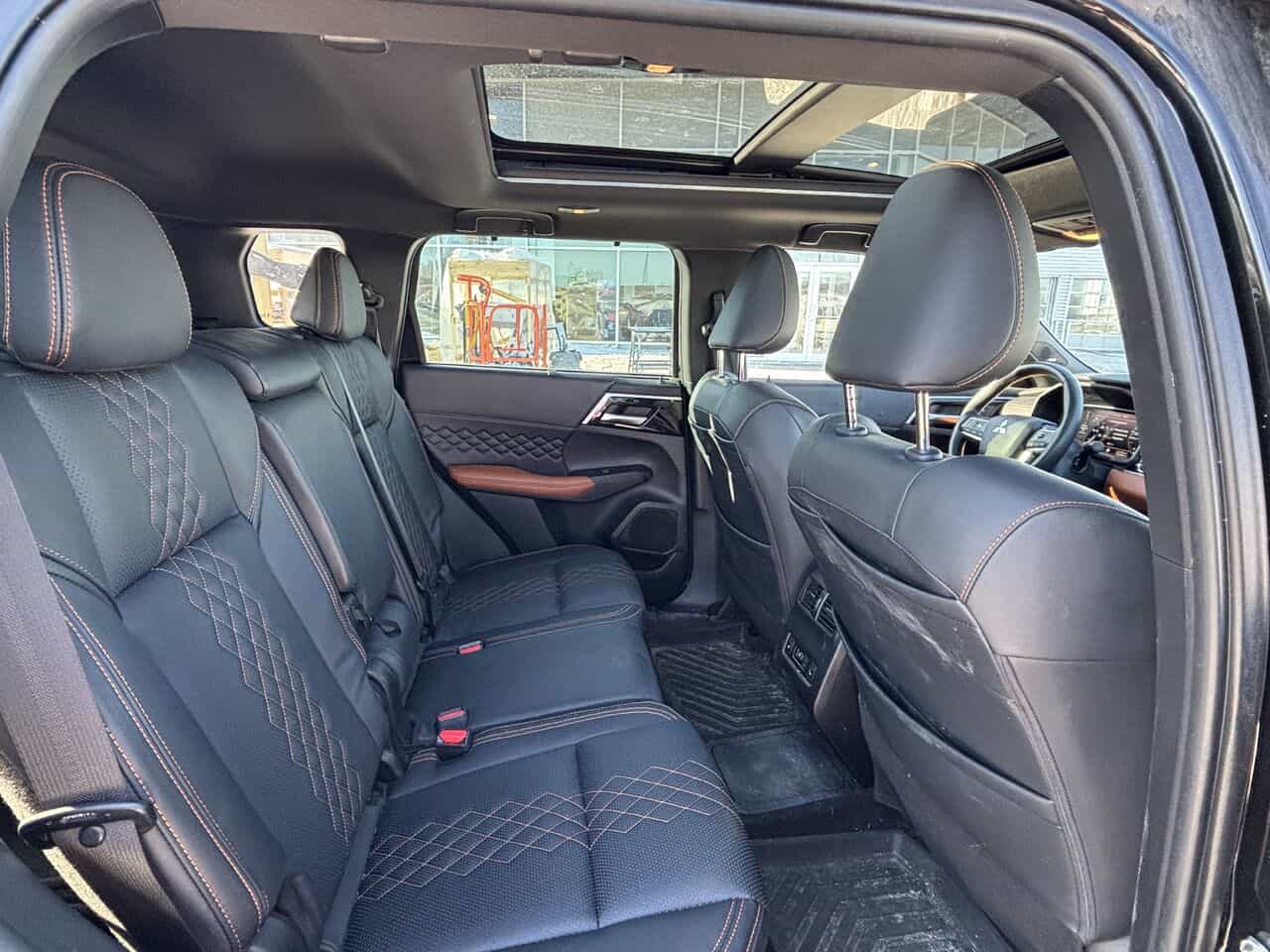 2023 Mitsubishi Outlander PHEV GT S-AWC, Hybride, Cuir, Toit ouvrant, Système de son premium - Image 10