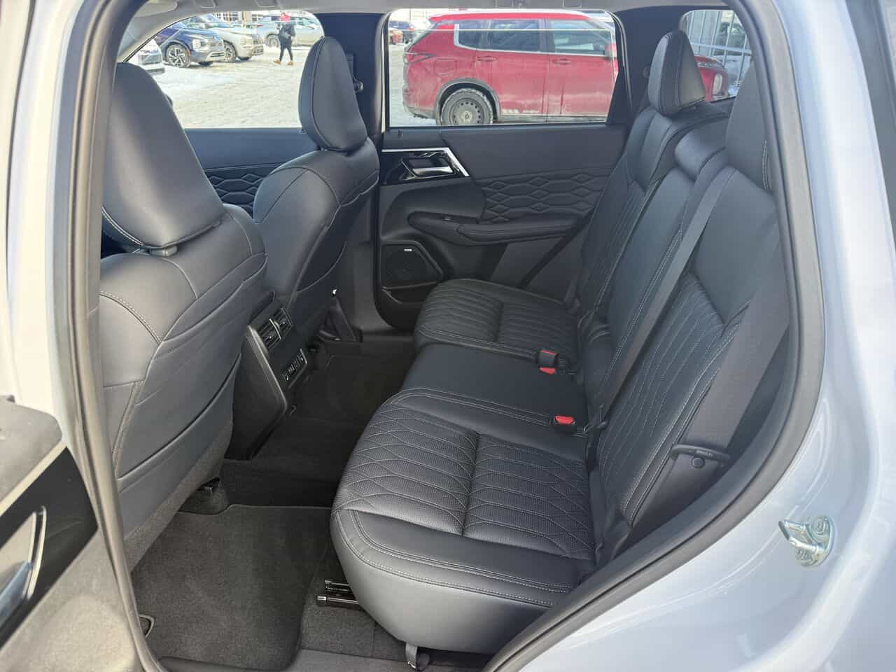 Image 10 Mitsubishi Outlander SEL S-AWC, Siège électrique, Volant chauffant 2025