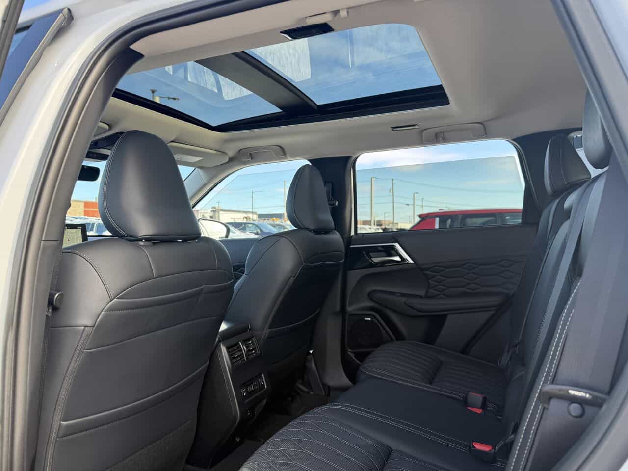 2025 Mitsubishi Outlander SEL S-AWC, Siège électrique, Volant chauffant - Image 11