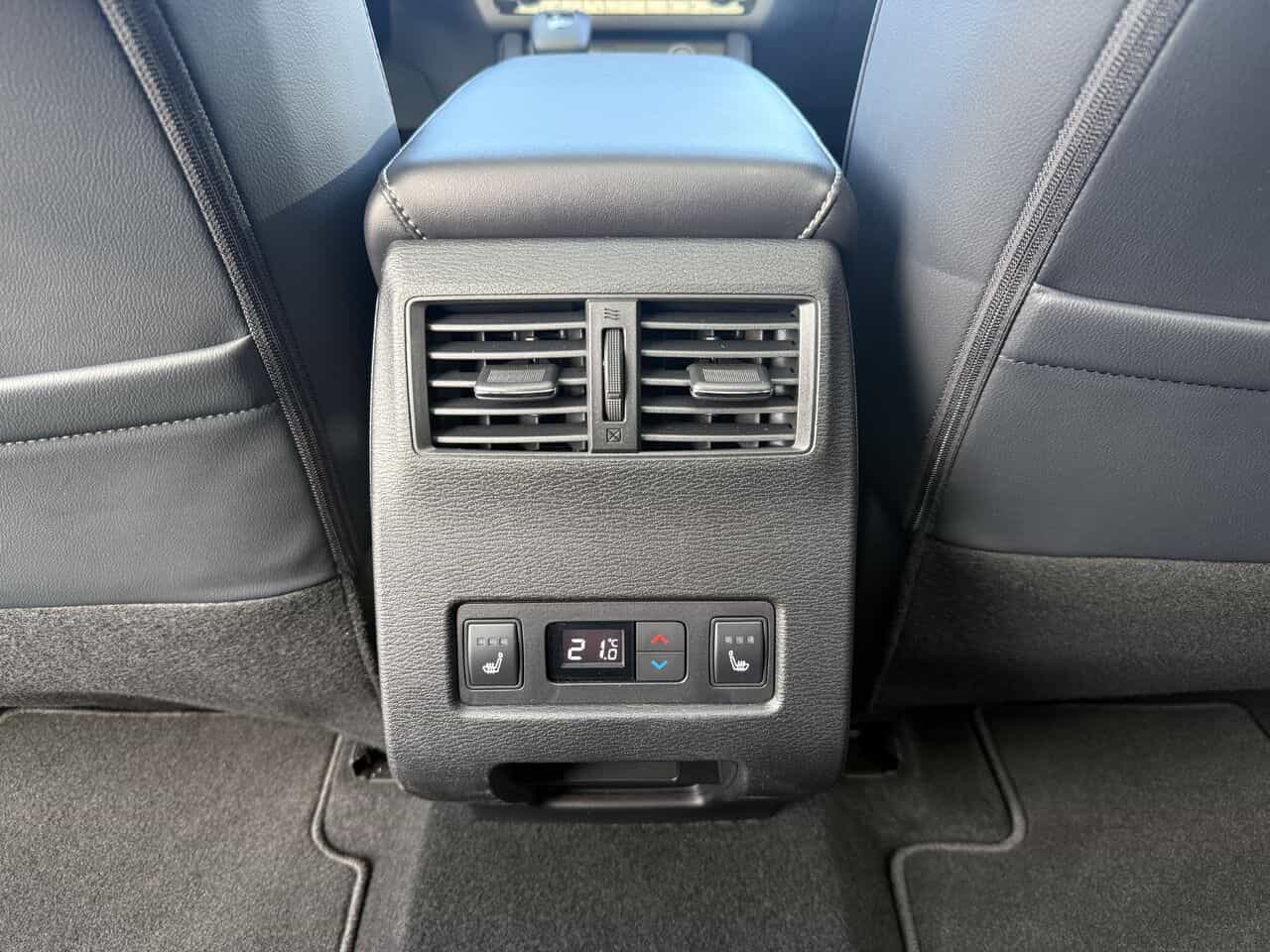 2025 Mitsubishi Outlander SEL S-AWC, Siège électrique, Volant chauffant - Image 12