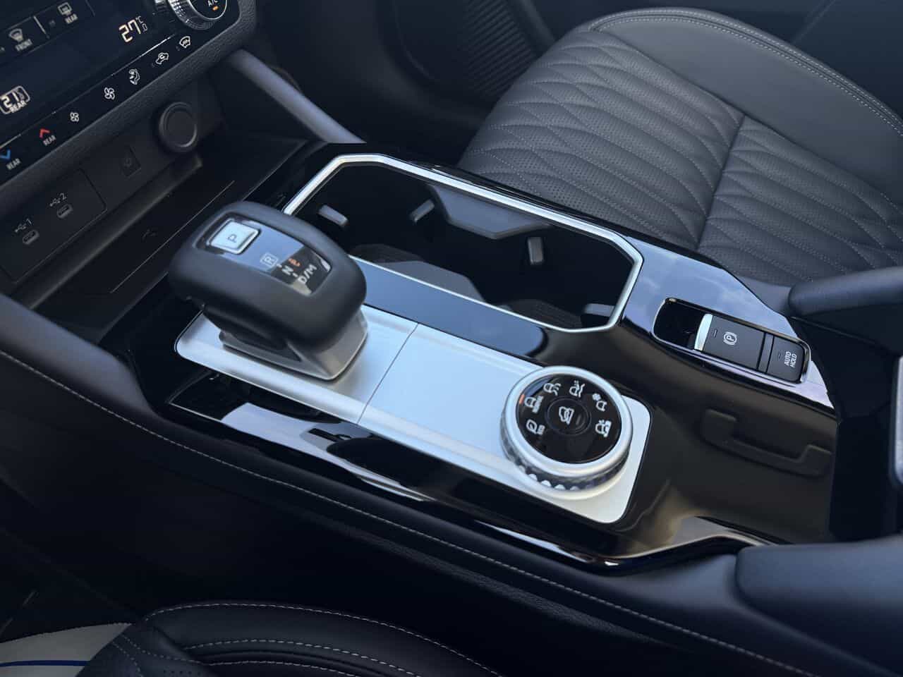 2025 Mitsubishi Outlander SEL S-AWC, Siège électrique, Volant chauffant - Image 31