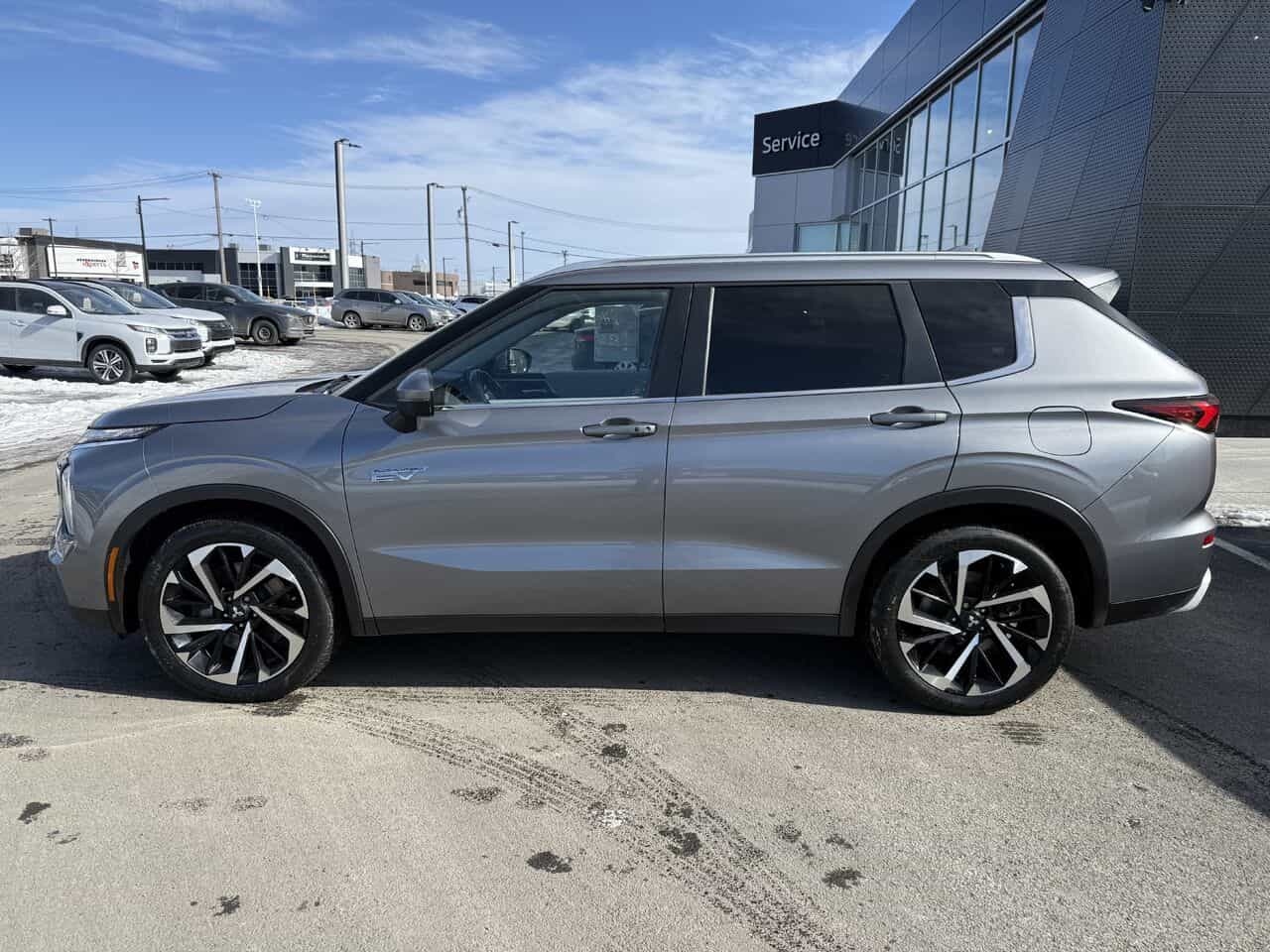 Image 2 Mitsubishi Outlander PHEV SEL S-AWC, Volant chauffant, 7 passagers 2023