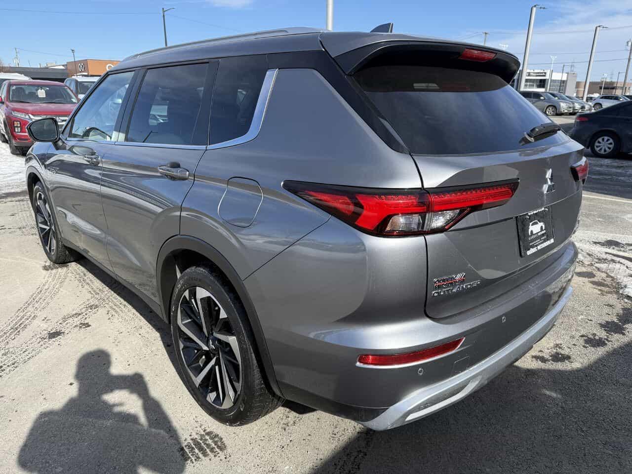 2023 Mitsubishi Outlander PHEV SEL S-AWC, Volant chauffant, 7 passagers - Image 3