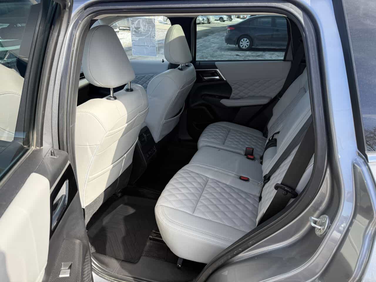 Image 10 Mitsubishi Outlander PHEV SEL S-AWC, Volant chauffant, 7 passagers 2023