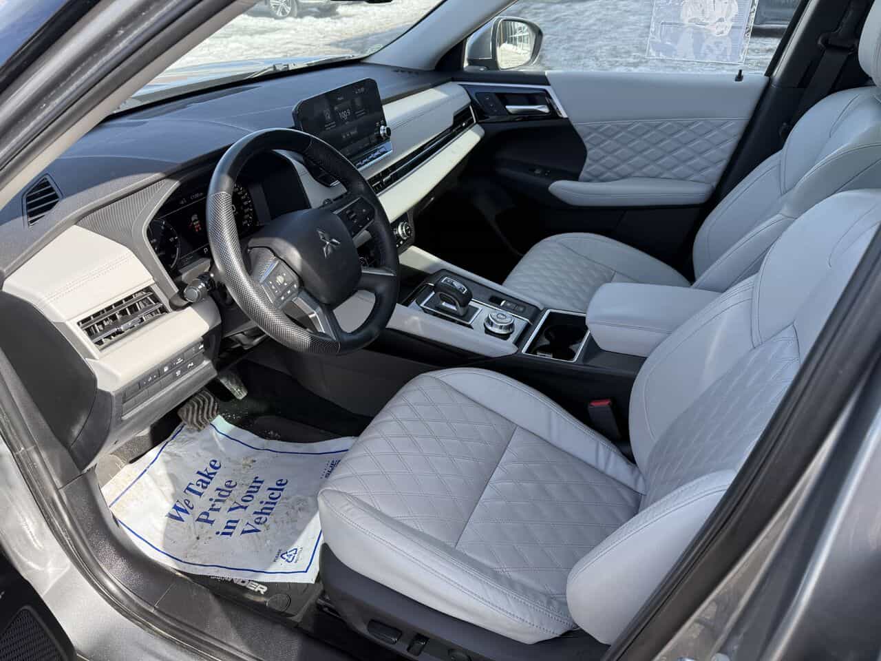 2023 Mitsubishi Outlander PHEV SEL S-AWC, Volant chauffant, 7 passagers - Image 12