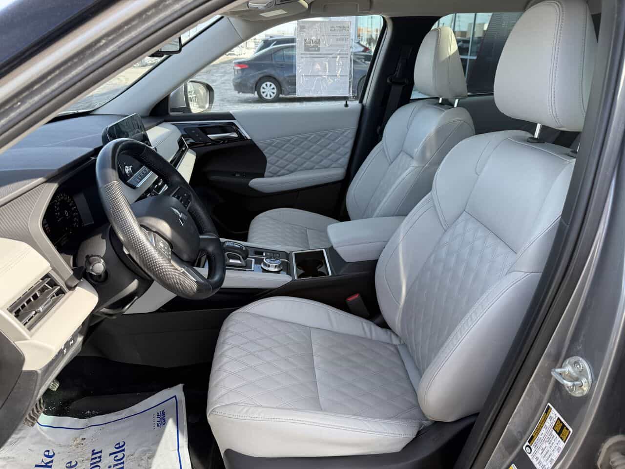 2023 Mitsubishi Outlander PHEV SEL S-AWC, Volant chauffant, 7 passagers - Image 15