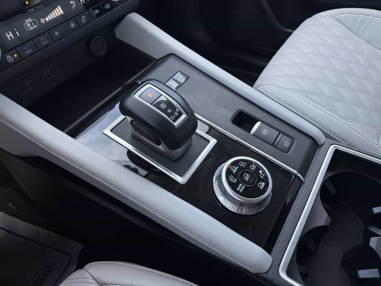 2023 Mitsubishi Outlander PHEV SEL S-AWC, Volant chauffant, 7 passagers - Image 27